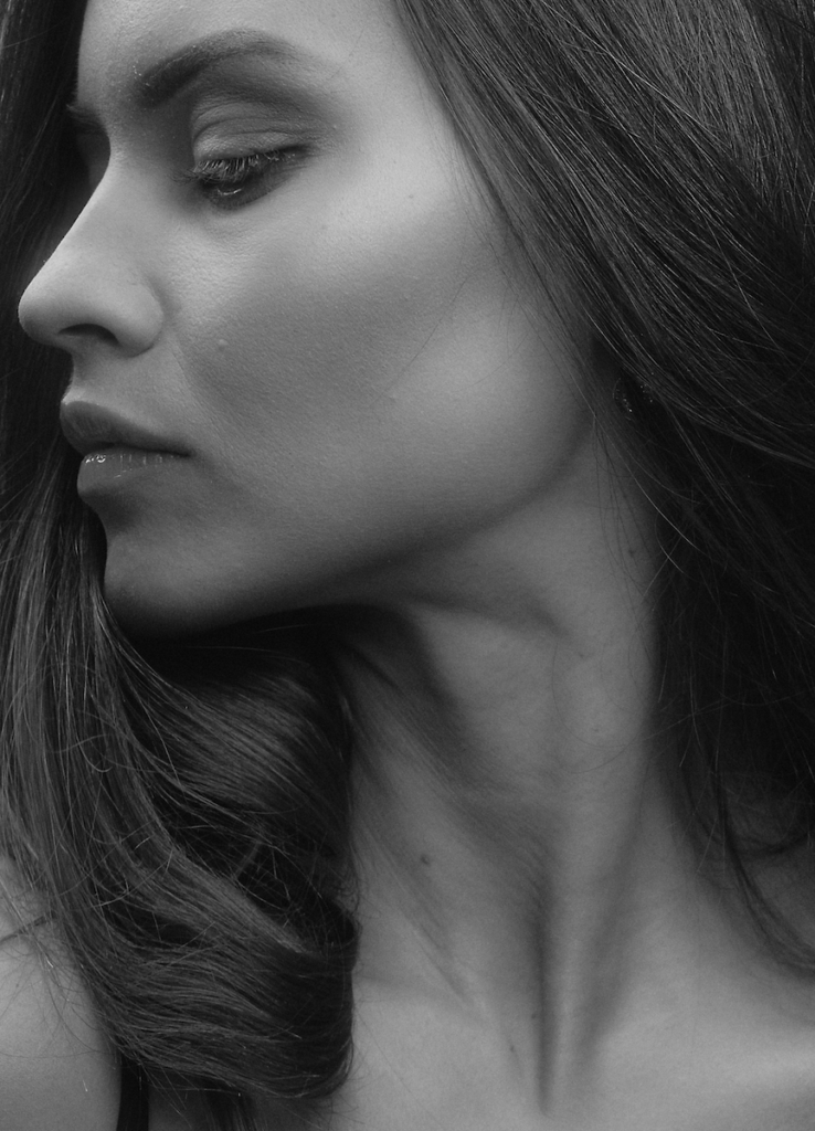 woman close-up in black and white